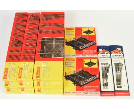 Hornby (China) &amp; Bachmann group of Track to include R8223 Extension Pack C, R8224 Extension Pack D and others (see photo)