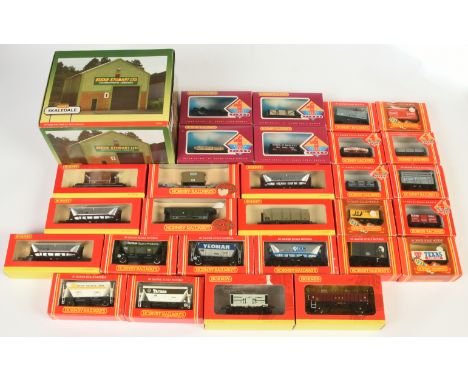 Hornby GB &amp; China Group of wagons &amp; building. To include R6078 BR 20 Ton Brake Van, R013 "Tarmac" Hopper wagon, R6216