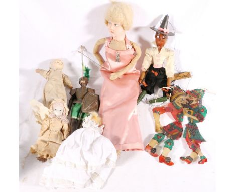 A group of dolls, puppet, knight, shadow puppet etc. 