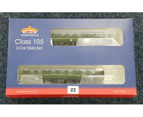 Bachmann Branch-Line OO gauge Class 105 two-car DMU set BR green with speed whiskers, 31-326, boxed 