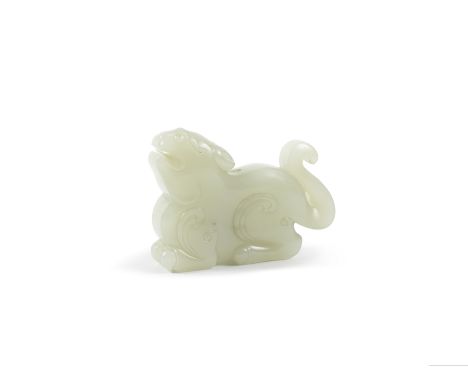 ANIMAL FABULEUX EN JADE CÉLADON SCULPTÉXVIIe/XVIIIe siècleA SMALL CELADON JADE FIGURE OF A MYTHICAL BEAST17th/18th centuryCar