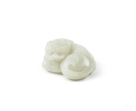 LION BOUDDHISTE EN JADE BLANC SCULPTÉXVIIIe siècleA SMALL WHITE JADE CARVING OF A BUDDHIST LION18th centuryNaturalistically c