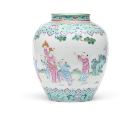 RARE VASE EN PORCELAINE DE LA FAMILLE ROSEMarque et époque Daoguang (1821-1850)A RARE FAMILLE ROSE 'BOYS' JAR Daoguang six-ch