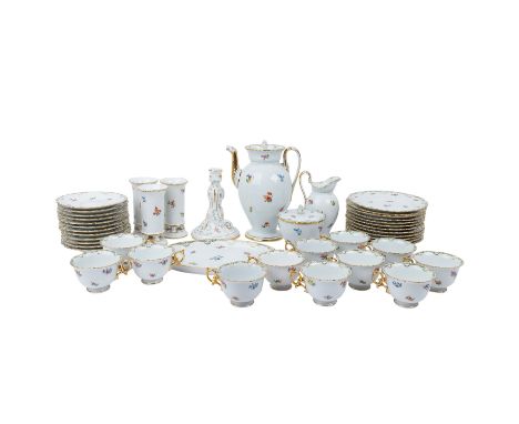 MEISSEN Kaffeeservice f. 12 Personen 'Streublümchen, Muscheldekor', 1. Wahl, überwiegend 1924-1934. Insgesamt 44 Teile: 12 Ka