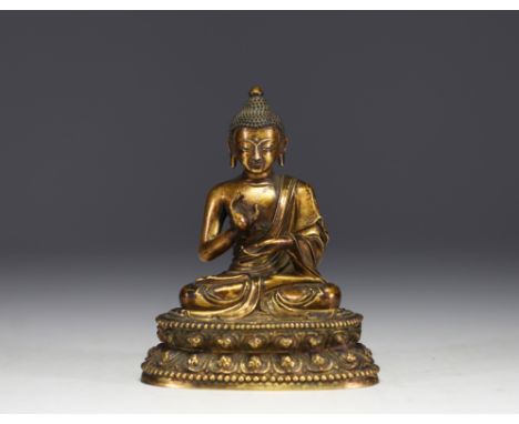 China - Gilt bronze Sino-Tibetan Buddha statuette, 17th-18th century. Normal wear - Weight: 1.38 kg - Shipping unavailable - 