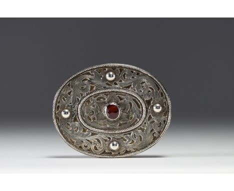 Snuffbox in solid silver and vermeil topped with a red stone, 18th-19th century. at first glance: no defect - Weight: 83 g - 