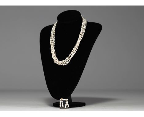 Freshwater pearl set comprising a five-row necklace and a pair of earrings, gold-plated clasp. For the Rotary Club Liege Cite