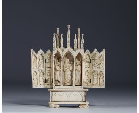 Polyptych altarpiece representing "The Virgin Mary and the Child Jesus" in ivory, late 19th century. The central panel shows 