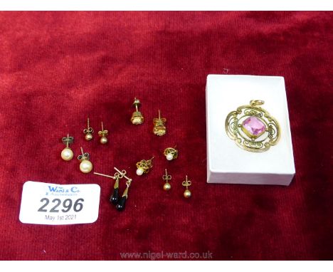 A quantity of vintage stud earrings including a pair of marked gold earrings and pendant.