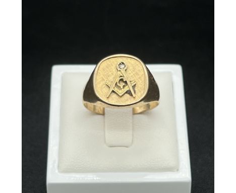 A 14ct yellow gold masonic ring,
size S,
3.4 grams in weight approx,
hallmarked 14ct