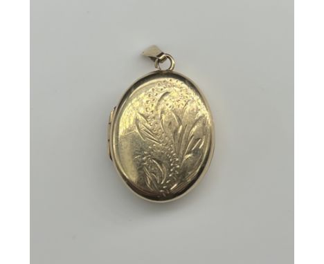 A 9ct yellow gold locket,
hallmarked,
no chain,
2.7 grams in weight approx,
28mm x 16mm,
locket opens to place pictures,