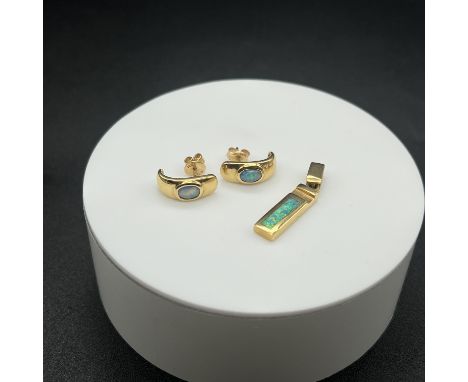 A pair of 18ct yellow gold Australian opal earrings and pendant,
13mm x 5mm,
very nice quality earrings,
5.95 grams total wei