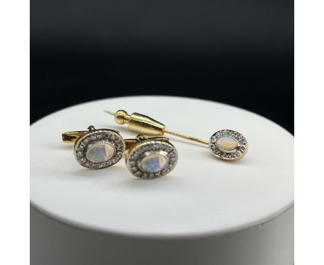 An 18ct yellow gold opals and diamond tie pin and cufflinks set,
1.4 grams in weight,
total weight with metal pin is 2.7 gram