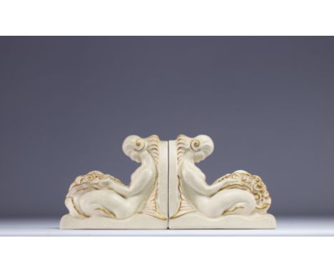 (2) LeJAN (20th century) Pair of bookends decorated with young women - Art Deco. The two bookends are finely sculpted, with g