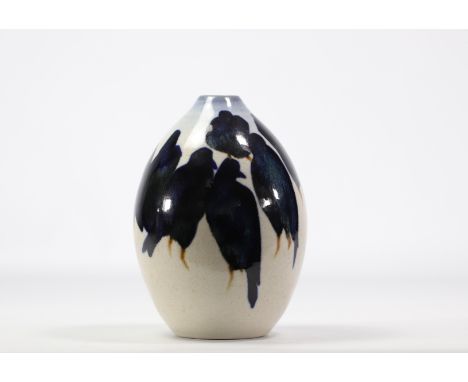 Charles CATTEAU (1880-1966) Rare vase with polychrome decoration of stylized crows Keramis stoneware - Weight: 2.51 kg - Ship