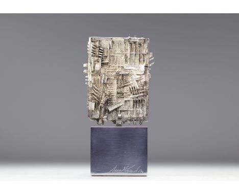 Arnaldo POMODORO (1926) Silver sculpture on swivel base - Weight: 670 g - Shipping available - Sizes: H 130 mm x L 65 mm  - A