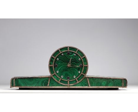 Imposing art deco clock in malachite and silver ca 1930 - Weight: 12.90 kg - Shipping unavailable - Sizes: H 240 mm x L 625 m