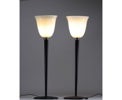 Pair of tall Art Deco buffet lamps in "Mazda" style, lacquered metal barrel and opaline top. In operating condition. - Weight