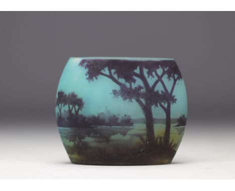 Daum Nancy "Coupe" vase with blue lake decoration - Weight: 215 g - Shipping available - Region: France - Sizes: H 80 mm x L 