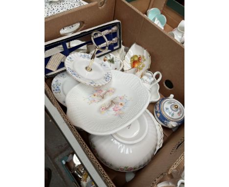 Assorted table wares including Wedgwood, Royal Worcester, Coalport &amp; Spode, 2 tier cake stand, boxed cake knife &amp; ser