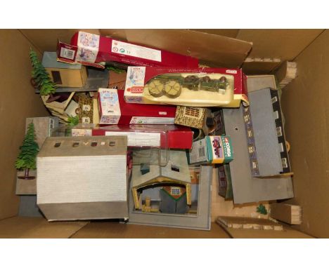 A box of 00 gauge lineside accessories, together with a quantity of mainly 1:43 scale diecasts by Trackside 