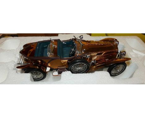 A pair of 1:24 scale Franklin Mint diecasts, being Rolls Royce and one other, both housed in original polystyrene packaging