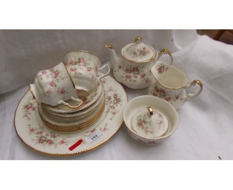 Part Paragon 'Victorian Rose' tea and dinner service incl. teapot and 6 meat dishes (22 pieces)