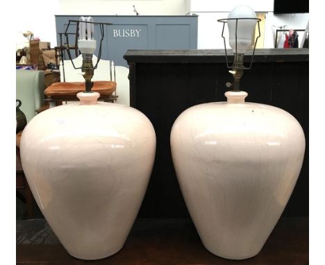 A very large pair of pink ceramic table lamps, each 43cmH 