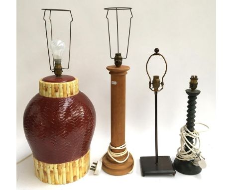 A lot of four various table lamps, one turned wood, one of column form, one ceramic with woven pattern 