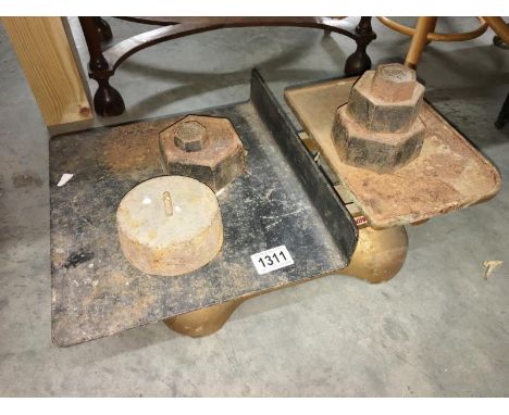 A set of W &amp; T AVery Ltd. GPO scales with 6 weights.