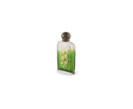 A BOHEMIAN CLEAR AND GREEN GLASS SPIRIT FLASK, with engraved leaf sprays picked in gilt, with screw off lid. 13cm tall