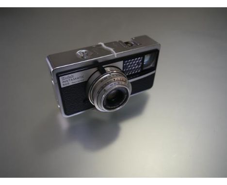 A Kodak Instamatic 500 with Schneider-Kreuznach 83622329 Xenar f:28/38mm lens