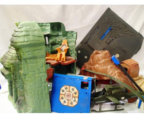 Selection of plastic buildings and vehicles, including Castle Grey skull suitable for spares or refurbishment. P&amp;P Group 