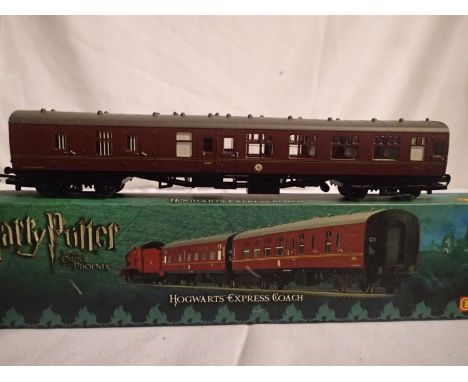 OO scale Hornby R4309B Hogwarts Express brake coach M99312. In excellent condition, box has storage wear. P&amp;P Group 1 (£1