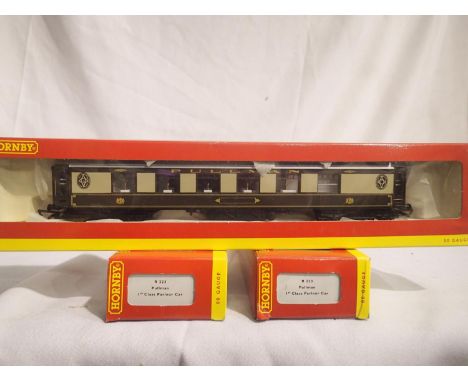 Three Hornby R223 Pullman coaches to include a 1st class parlour car, in excellent condition, storage wear to boxes. P&amp;P 