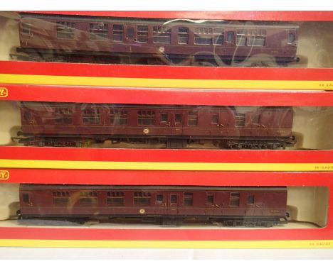 Three OO scale Hornby BR MK1 Maroon coaches, all weathered. To include two R4200A brake end m35114 and a R4201A composite m16