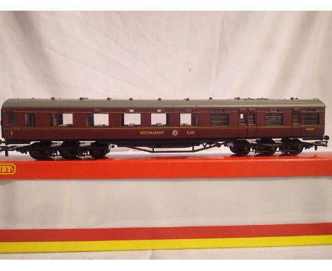 OO scale Hornby R4131A BR 12 wheel dining car m230m. In excellent condition, box has storage wear. P&amp;P Group 1 (£14+VAT f