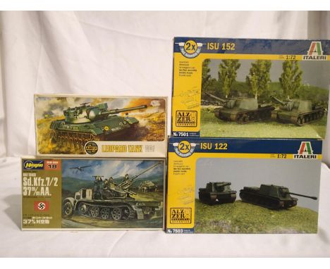 Four 1/72 scale military related plastic kits, including two Italeri kits containing two tanks in each kit, appear complete/ 