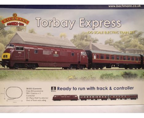 OO scale Bachmann 30-053 Torbay Express train set comprising of class 42 diesel D829 Magpie maroon with two BR MK1 coaches, t