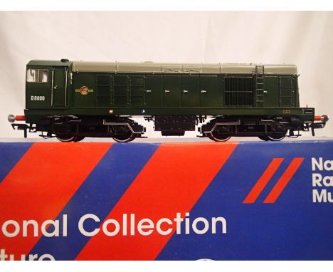 OO scale Bachmann 32-027 NRM, class 20 diesel, D8000, Gloss Green, Late Crest, National Railway museum, exclusive, in very ne