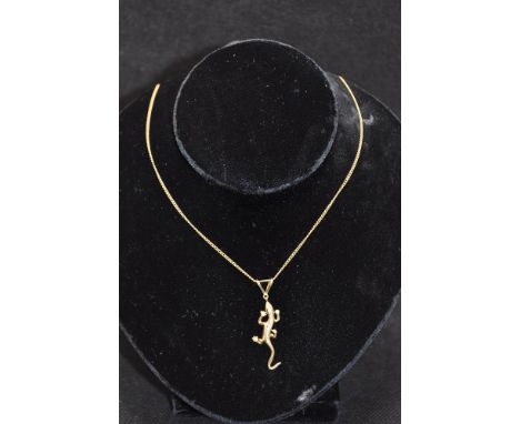 Bespoke 18ct yellow gold gecko/lizard pendant with 14 eight cut diamonds along the spine approx. .02ct each, .28ct weight tot
