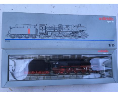 Marklin digital Ho scale , #3795 BR 003 class locomotive and tender, MIB