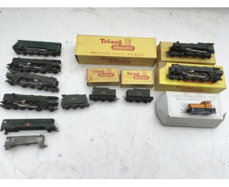 Triang railways, TT scale, a collection of Locomotives and tenders including Tintagel castle, Britannia both boxed with boxed