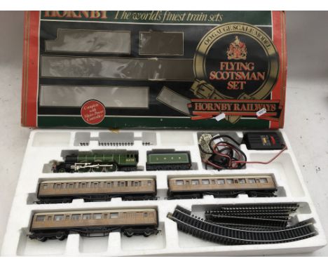 Hornby railways, OO gauge, Flying Scotsman set R 548, included is LNER 4472 flying Scotsman in British racing green ,3 carria