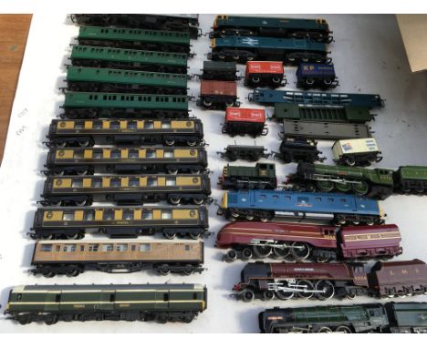 Hornby railways, OO scale, locomotives, carriages and rolling stock, including Flying Scotsman, The Fife of Forth yeomanry, K