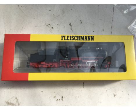 Fleischmann, HO/OO scale, #1157 BR56 steam locomotive and tender, MIB