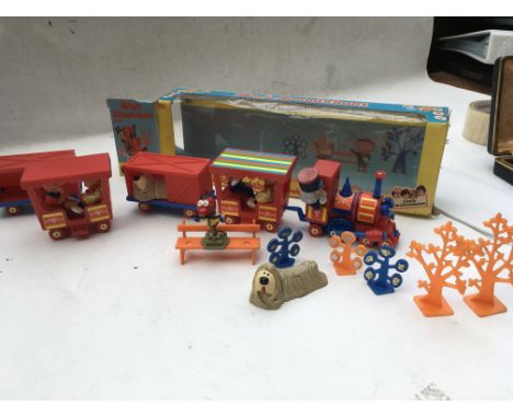 Corgi toys , Magic Roundabout, #851 The Magic Roundabout train with Mr Rusty, Original box with extra carriage , figures, tre