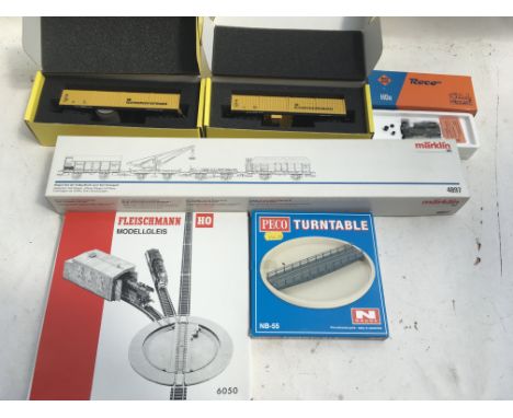 A box containing railway models including Roco models HOe scale locomotive, 2x Lux models Rail sliding cleaning wagons, Markl