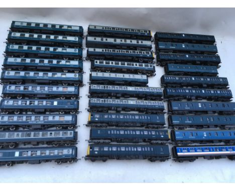 Hornby railways, OO scale, 30x carriages, unboxed