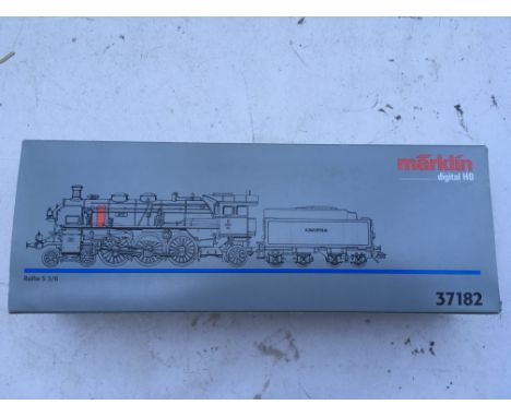 Marklin digital Ho scale, # 37182 , Reihe S 3/6 , locomotive and tender, MIB